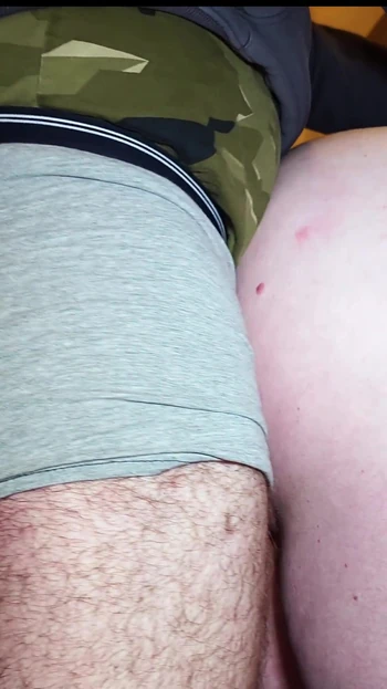 Сногсшибательный момент из "Девушка с большой с огромной задницей и извращенный маленький отчим - семейная терапия - 4K"