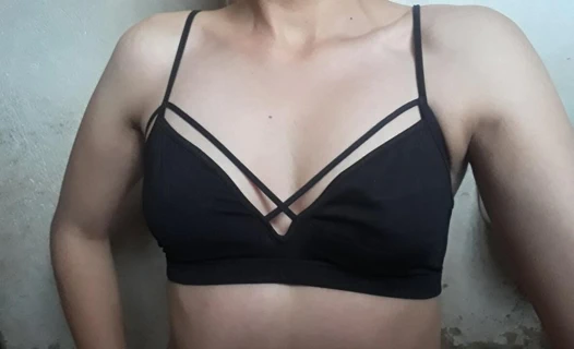 Utangaç 18 yaşındaki kız arkadaşının yarağını yiyor