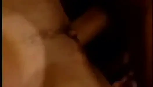 İki sarışın ajan Johnni Black ve Toni James ABD Dışişleri Bakanlığı'ndan adamı baştan çıkarıyor