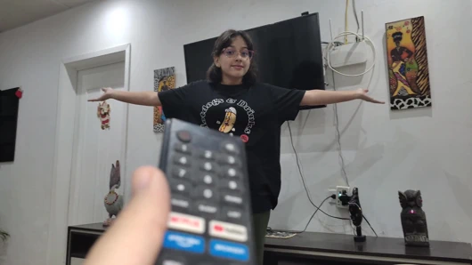 Enf sevimli latin kız uzaktan kumanda ediliyor