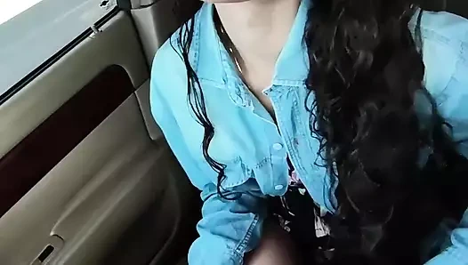 Takside, otoyolda takipçilerimden birine görüntülü konuşma programı yapıyorum. o kadar heyecanlandım ki taksi şoförünü becerdim