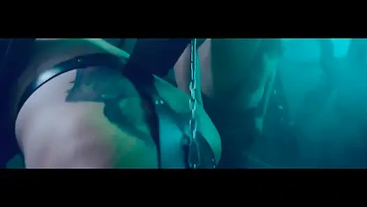 Köle kız bağlı ve sikiliyor!