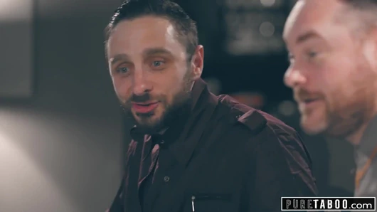 Arkadaşımı sevgilimin önünde becermek zorunda kaldım!