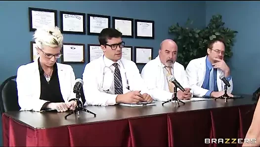 Brandy Aniston, tıbbi lisansını almak için her şeyi yapar.