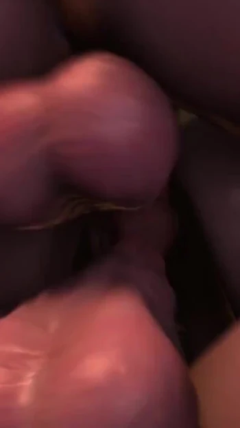 Захватывающий момент от "DesireSFM - два массивных члена футанари развлекаются с грудастыми сексуальными блондинками - 3D футанари вчетвером"