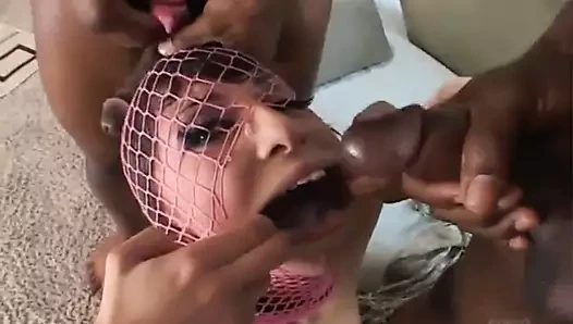 O olduğunu bir kahrolası sürtük emme siyah musluklar ırklararası seks