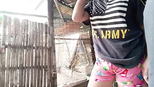 Yolda terk edilmiş bir ev bulduk ve riskli halka açık seks denedik