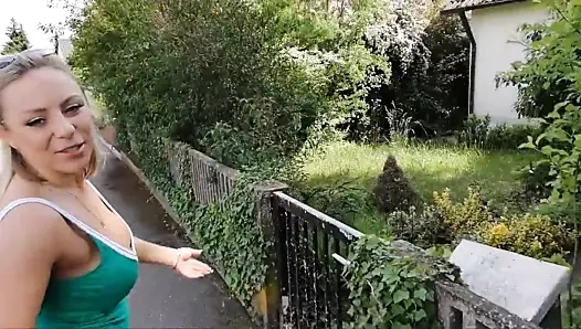 Rauchernutte melkt Schwanz am Ortseingang!