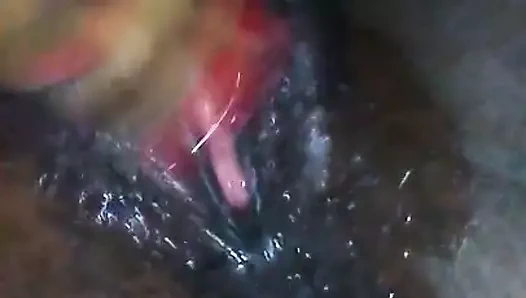 O baba için fışkırttı (seksi kırmızı tırnaklar)