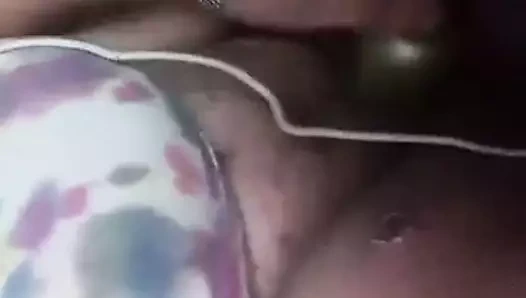 Bir oyuncakla alay etmek