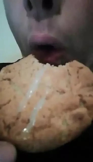 Сперма на пище и съешь это