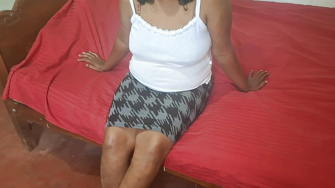 Süper seksi üvey anneyle solo porno
