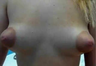 Kabarık meme yakın çekim