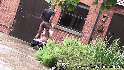 Kupa evli kadın siyah dölle dolu