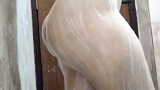 Hint öğretmen hostel banyoda kız video yapar