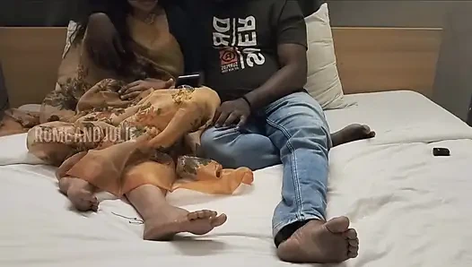 Ben ve ilk kez utangaç Hintli kızım