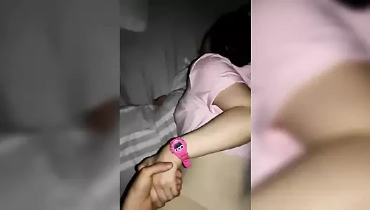 Geceleri arkadaşımı süründürüyorum, bu yüzden bana yarak ve süt veriyor.