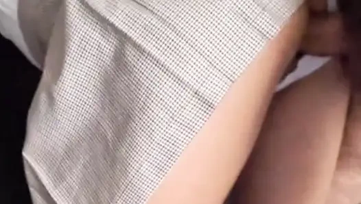 Güzel tenli kız öğrenci mükemmel notlar karşılığında öğretmeninin onu sikmesine izin veriyor