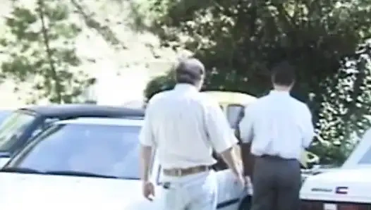 Koca ateşli karısını paylaşıyor