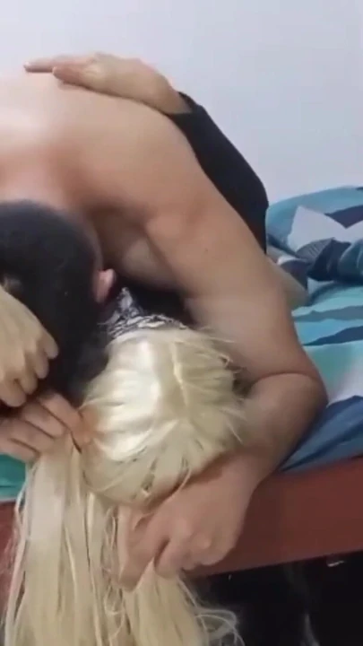 Hintli komşum xhamster porno videosunda görünmek istedi ve onu götten siktim | Klip 1
