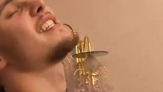 Güzel Alman amatör bebekler ateşli grup sekste yarağa biniyor