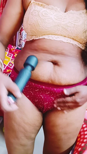 Горячей домохозяйки в сексуальном движении Telugu грязные разговоры