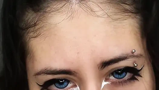 Evime geldiğinde ona lezzetli bir sakso çekiyorum - amatör sakso ve döl yutma