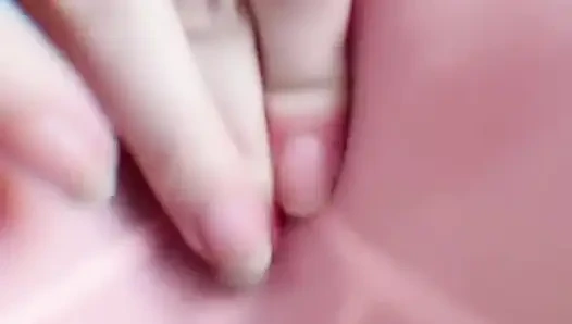 Kremsi yoga pantolonu fışkırtıyor ve mastürbasyon yapıyor