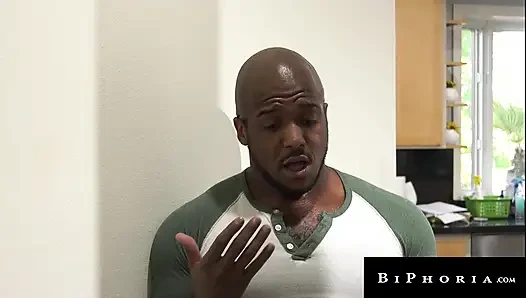 Biphoria - tutkulu ateşli evli kadın koca koca ve sevimli oda arkadaşı ile ırklararası üçlü seks