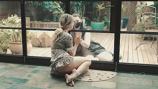 Astrid Love ve Charlie birbirlerini özlüyor ve mastürbasyon yapıyor!