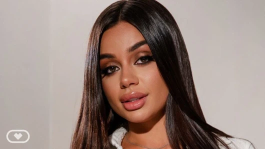 Akşam yemeği yapıyorum, o sikimi emiyor - sanal gerçek porno