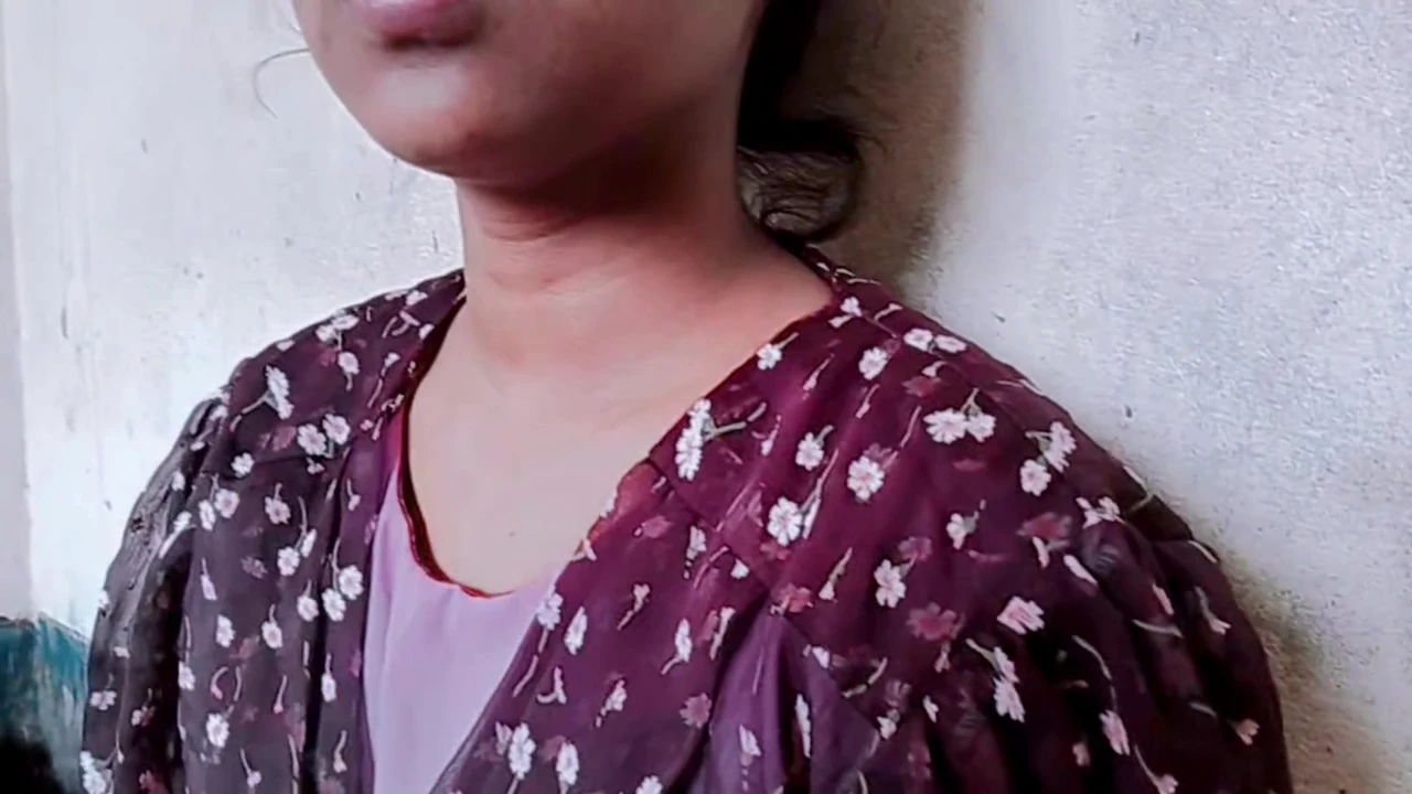 जब वह घर पर अकेली होती है तो मैंने अपने दोस्त की पत्नी को चोदा।