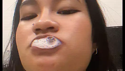 Delia Sugar ayak fetişi ve çifte sperm eğlencesi