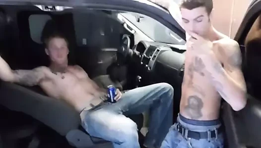 Kırmızı boyunlu kamyon sikişi - erkeklerle tanışın