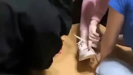 çekici kızlar ayak yalama