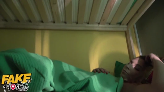 Üç genç backpacker yabancı film kendilerini lanet