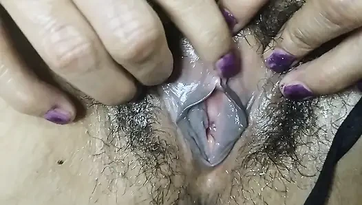 Sexy indian hot lady chut may ungli dal kar chut ka pani nikala