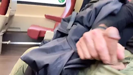Mastürbasyon kapalı üzerinde the train ve cumming içinde kamu