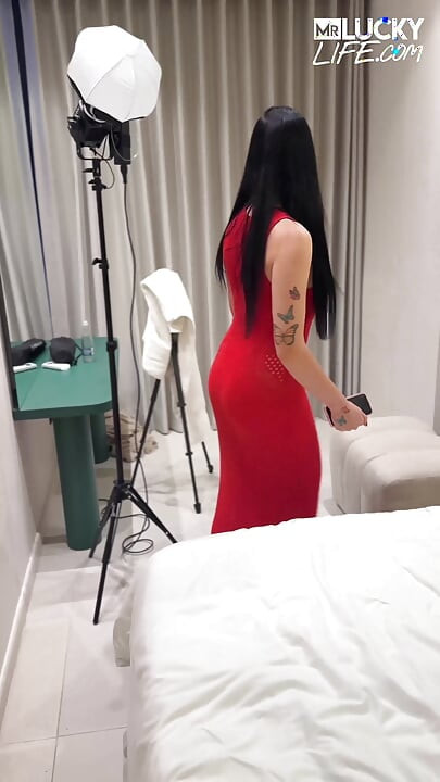 Latin hatun Yenifer Chacon çatıda flört ediyor