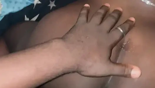 Kapüşonlu bir yol güvenlik görevlisini sikiyorum