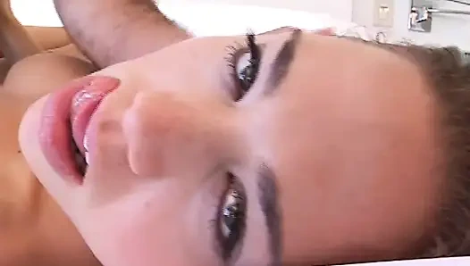 18 yaşındaki seksi esmer hatunla bakış açısı sert sikiş