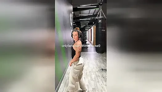 Tiktok canlı eyvah: genç anal büyük yarakla mahvoluyor - amcık döl sızdırıyor!