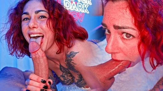 Büyük memeli dövmeli kızıl saçlı juiswild sert anal sikişiyor