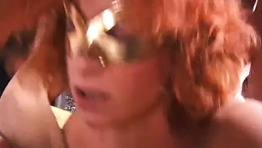 Garip amatör çift kamera önünde sikişiyor