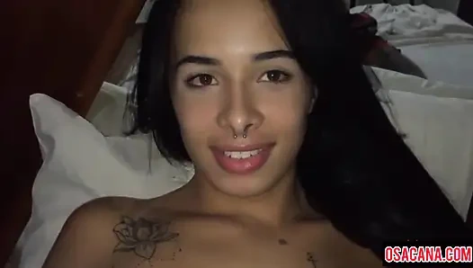 Transeksüelin götüne yumruk sokma