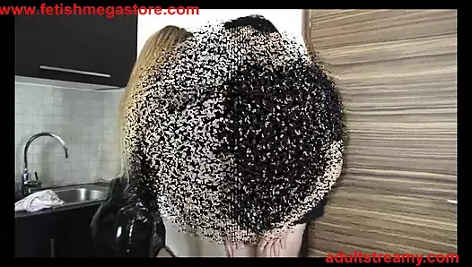 Sahibeleri sağıyor