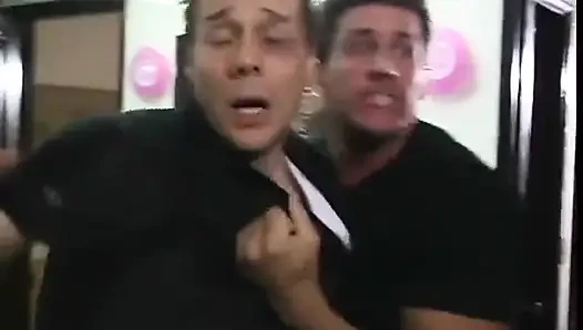 Cızırtılı sabunlu duşta sikişiyor ve emiyor