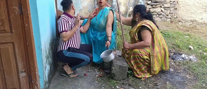 Kiran yenge karısının önünde kira için sahibi tarafından sikiliyor