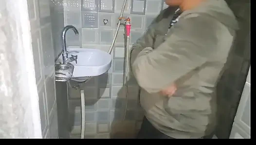 Genç kızla yaşlı misafir - gizli ev karşılaşması (rol yapma)