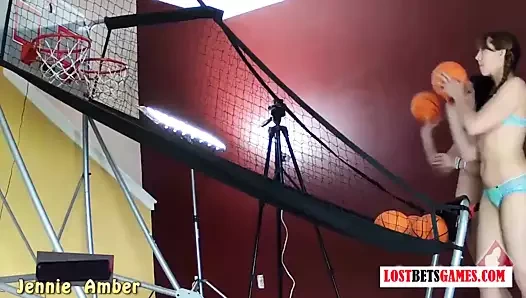 Jennie ve amber kimin sikildiğini görmek için bir çatışmada